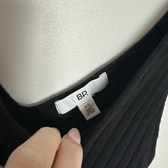 Black Ribbed Button-Down Tank Top - Picture 3 of 3